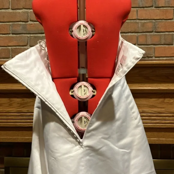 EUC Sz 16W Davids Bridal satin embroidered gown w chapel train 95268